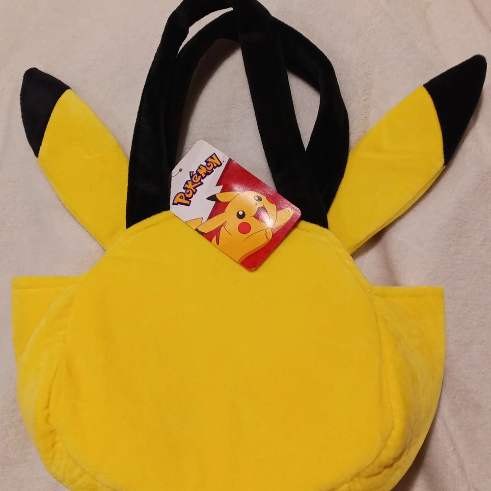 Bioworld Pikachu Yellow Plush Bag - Picture 2 of 3